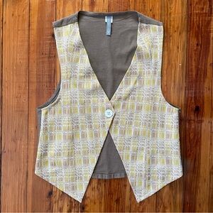 Unique Urban Renewal vest